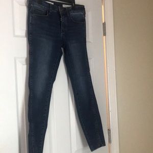 Mid-rise skinny jean